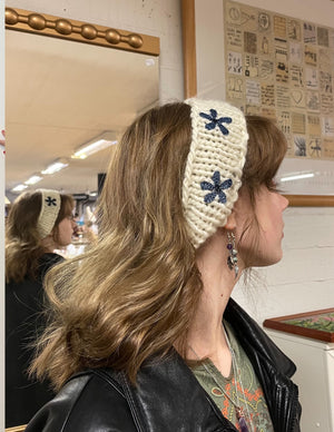 Éin knitted flower headband natural